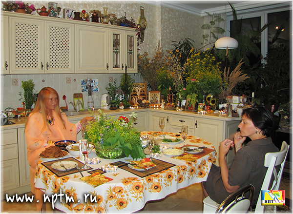 Мария Карпинская среди близких друзей. Июнь 2015 год. НПТМ. фотогалерея Марии Карпинской